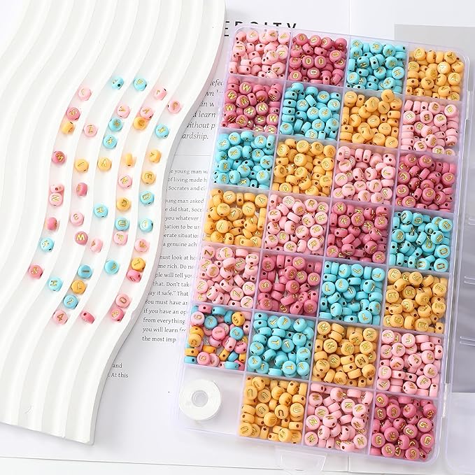 nikkiGuo 1250pcs 4x7mm White Round Acrylic Alphabet Beads A-Z Heart Beads with Numbers Crystal Line for Jewelry Bracelet, Necklace and Key Chains (Flat Round Color Plus Gold)