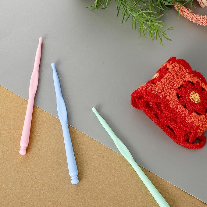 24pcs Plastic Crochet Hooks Set 2.0mm - 10.0mm Ergonomic Crochet Hooks for Arthritic Hands Extra Long Colorful Yarn Crochet Needle DIY Yarn Weaving Tool for Beginner Crocheter Scarf Hat Glove Knitting
