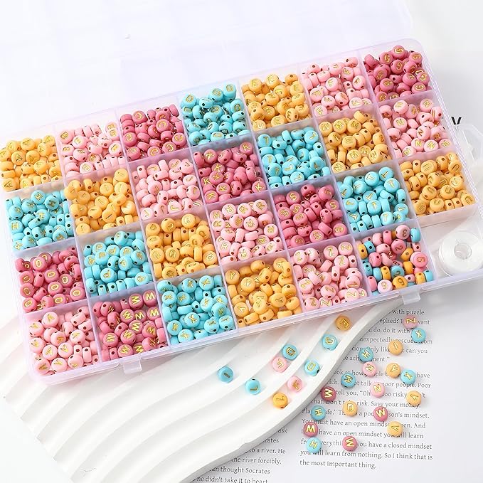 nikkiGuo 1250pcs 4x7mm White Round Acrylic Alphabet Beads A-Z Heart Beads with Numbers Crystal Line for Jewelry Bracelet, Necklace and Key Chains (Flat Round Color Plus Gold)