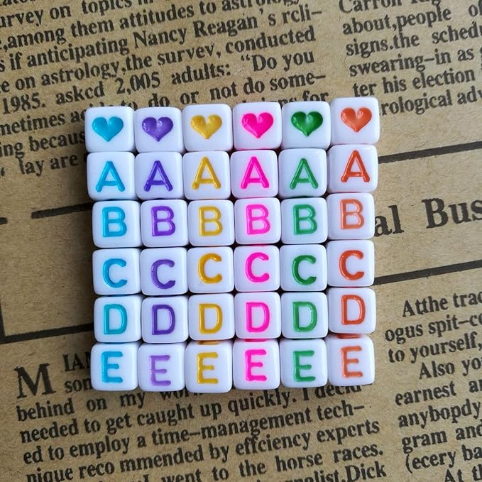 Amaney 810pcs Colorful Letter Beads 6x6mm Cube Acrylic Alphabet Beads and Cristal Line for Jewelry Making Bracelets Necklaces Key Chains