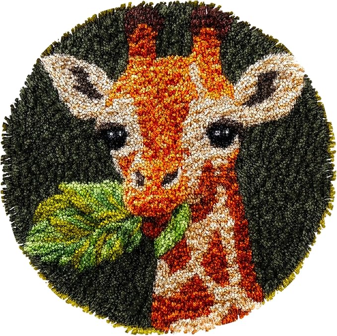 Latch Hook Mini Rug Kit Cute Baby Giraffe Chewing Leaf Easy for Beginners Round Shape Carpet Crochet Yarn Craft DIY Hook and Latch Little Tapestry for Home Decor 30x30cm(2)