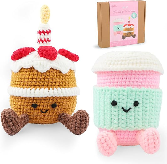 HOUSE CREATIVITY Crochet Kit for Beginners – Create a Cute Cake & Coffee Scene, Amigurumi Crochet Starter Kit with Video Tutorial, Yarn & Hook, DIY Dessert Desk Decor for Coffee Lovers