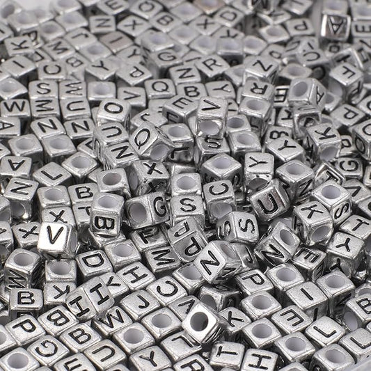 Yochus 1000pcs Round or Square Acrylic Letter Beads Number 4x7mm Alphabet A-Z Bead Friendship Bracelets Jewelry Making Kit for Teen Gifts (Silvery-Cube)