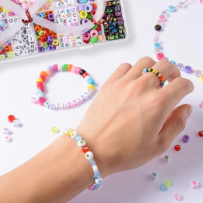 Peirich Friendship Bracelet Making Beads Kit, Letter Beads,22 Multi-Color Embroidery Floss Over 1900 pcs A-Z Alphabet Beads Beads Bracelets String Kit for Jewelry Making Christmas Birthday Gifts