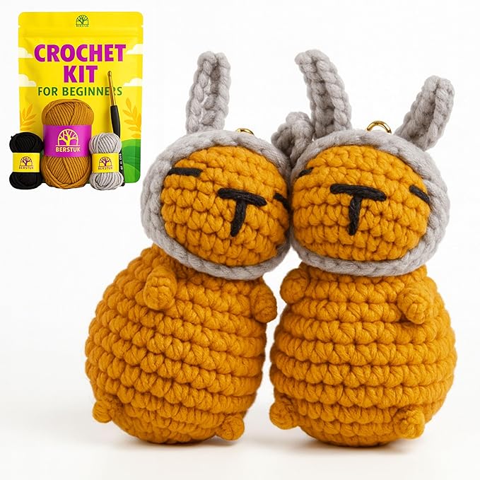 Berstuk Wiggles & Pompom – Hoppy Capybara Crochet Kit for Beginners – Easy Amigurumi Animal Kit with Yarn, Hook, Keychains & Video Tutorials – Cute DIY Gift for Adults & Teens