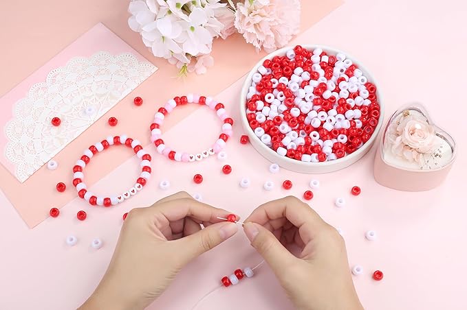 1000Pcs Valentine’s Day Beads Bulk 6MM Red and White Pony Beads for Crafts Hair DIY Projects Plastic Red and White Bead for Jewelry Making Party Gift Supplies
