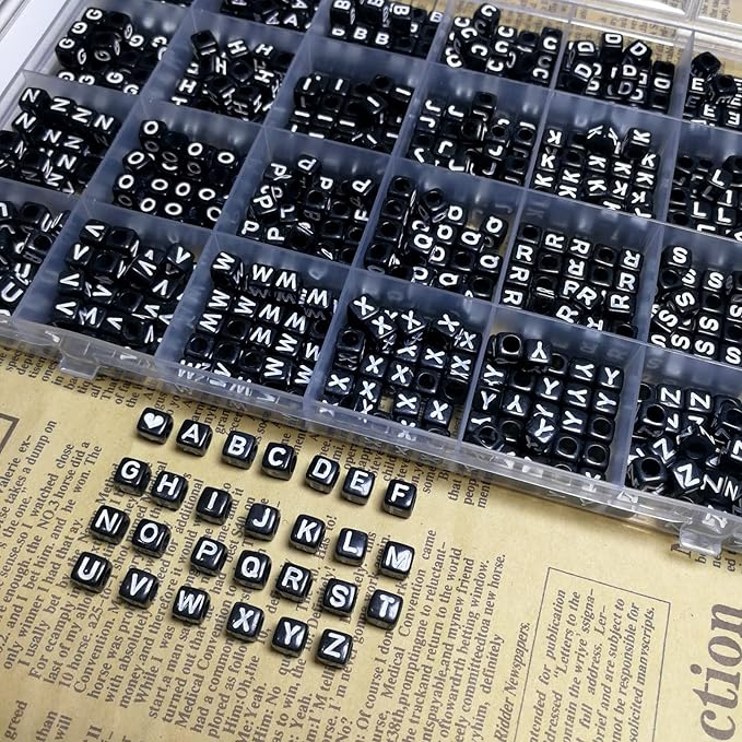 Amaney 810pcs Black Letter Beads 6x6mm Cube Acrylic Alphabet Beads and Cristal Line for Jewelry Making Bracelets Necklaces Key Chains