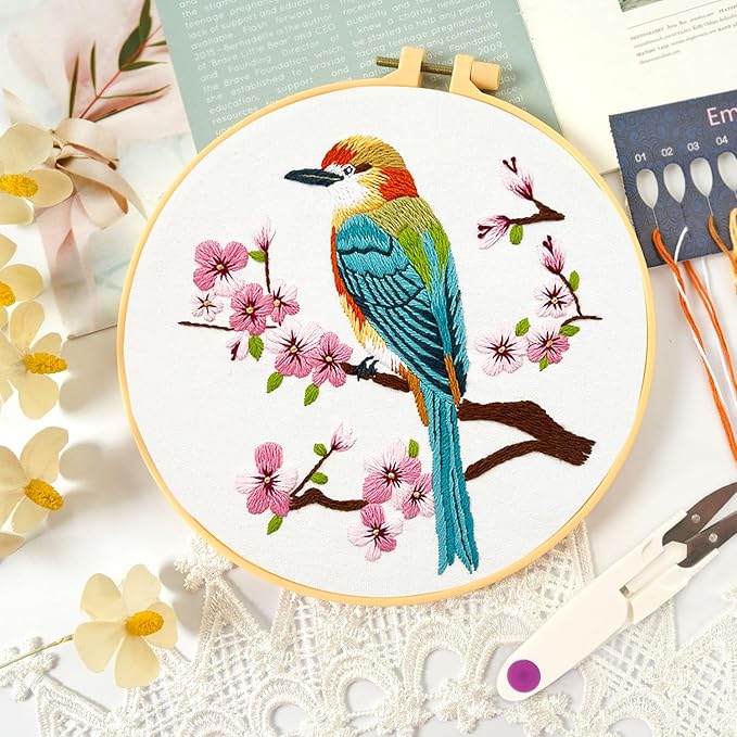MAMUNU Embroidery Kit for Beginners Adults, Cross Stitch Kits, Stamped Cross Stitch Kits, Hummingbird and Flower Embroidery Kit with Printed Embroidery Cloth, Embroidery Hoop, Color Threads and Tools