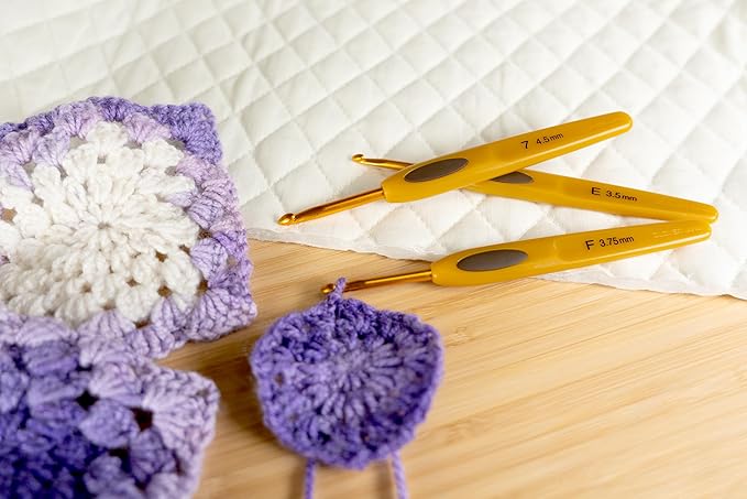 Clover Soft Touch 3.5-mm Crochet Hooks, Size E (1005/E)