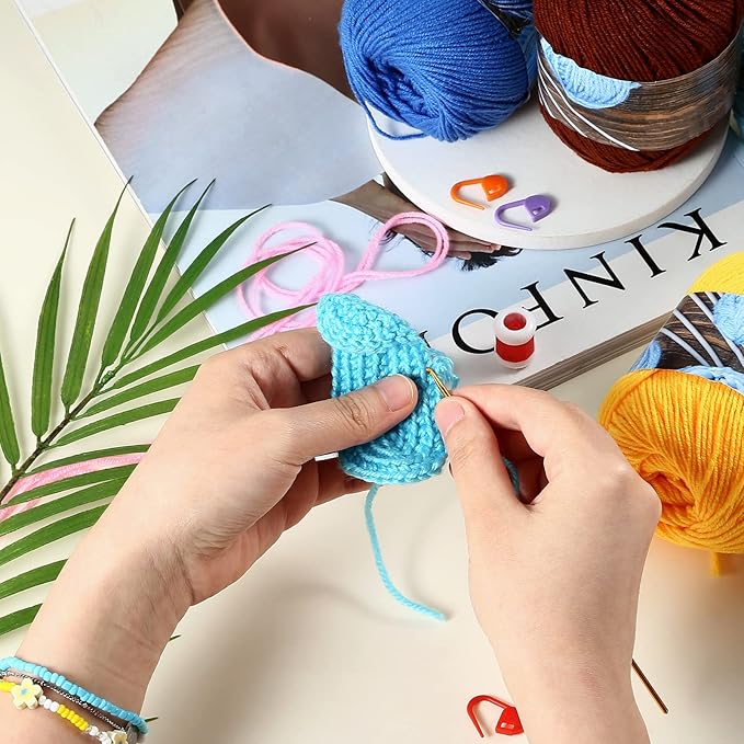 LIHAO 15 Skeins Acrylic Yarn for Crocheting Beginners Crochet Kit with 2.5mm Hook, 2625 Yards Bulk Anti-Splitting Yarn Bundles for Amigurumi, Granny Squares and DIY Crafting