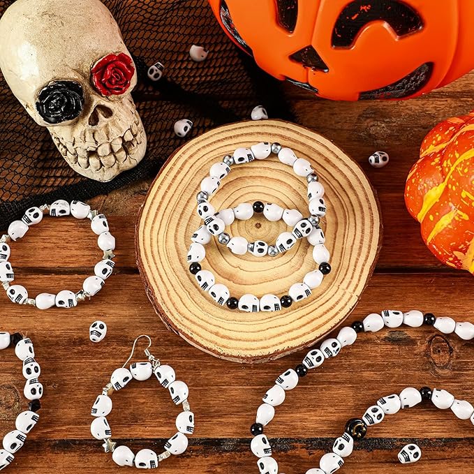 Augshy 700 Pcs Halloween Skull Beads, Black White Skeleton Skull Head Shape Acrylic Beads for Jewelry Making Bracelets Necklaces Key Chain Halloween Home Party Decor (8×10 mm)