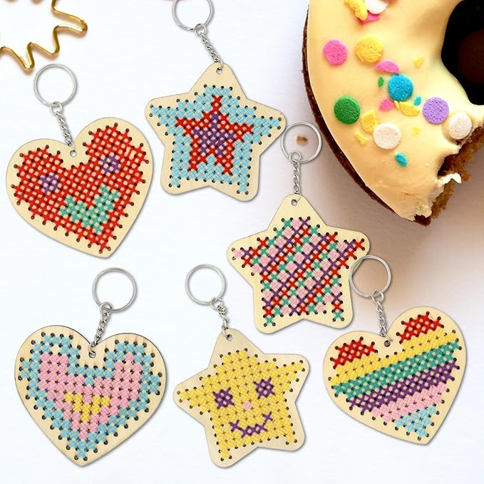 VKPI Wooden Cross Stitch Kits for Kids, Make Your Own 6 Cross Stitching Keyrings, Wood Sewing Kit, Arts & Crafts Stars, Hearts Ornaments, Plastic Needle Embroidery Kit for Beginners, Girls, 6-13