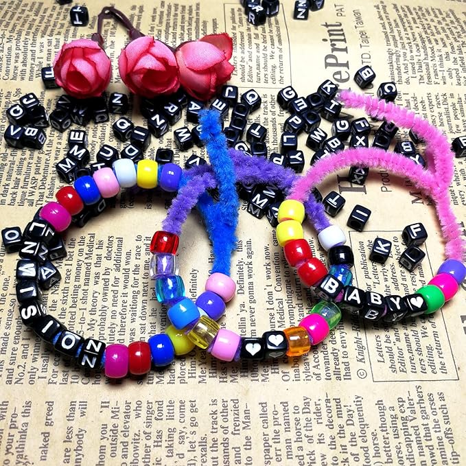 Amaney 810pcs Black Letter Beads 6x6mm Cube Acrylic Alphabet Beads and Cristal Line for Jewelry Making Bracelets Necklaces Key Chains
