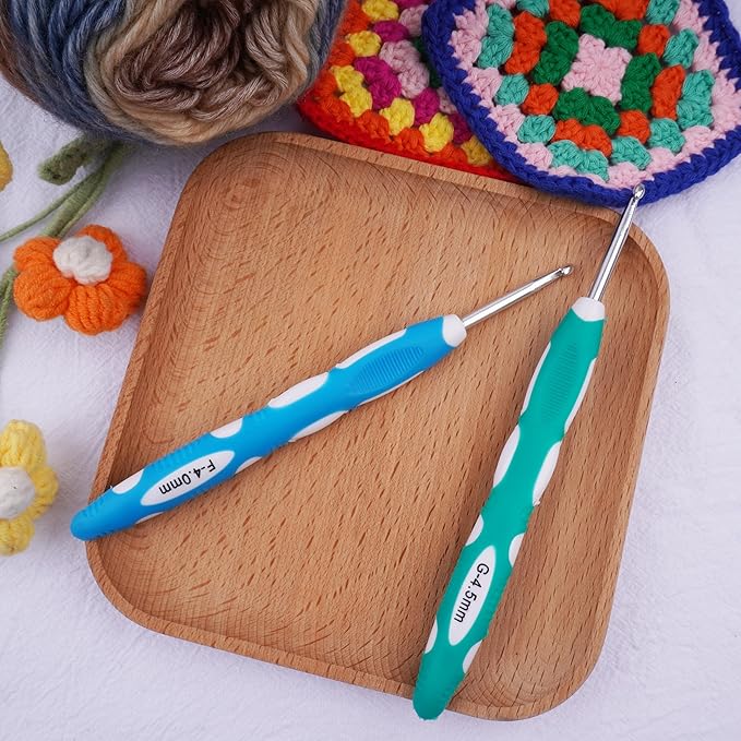 4mm 4.5mm Crochet Hook, Smooth Metal Head and Soft Rubber Grip Extra Long Ergonomic Crochet Hooks for Arthritic Hands, Beginners and Crochet Enthusiast,(4mm, 4.5mm)