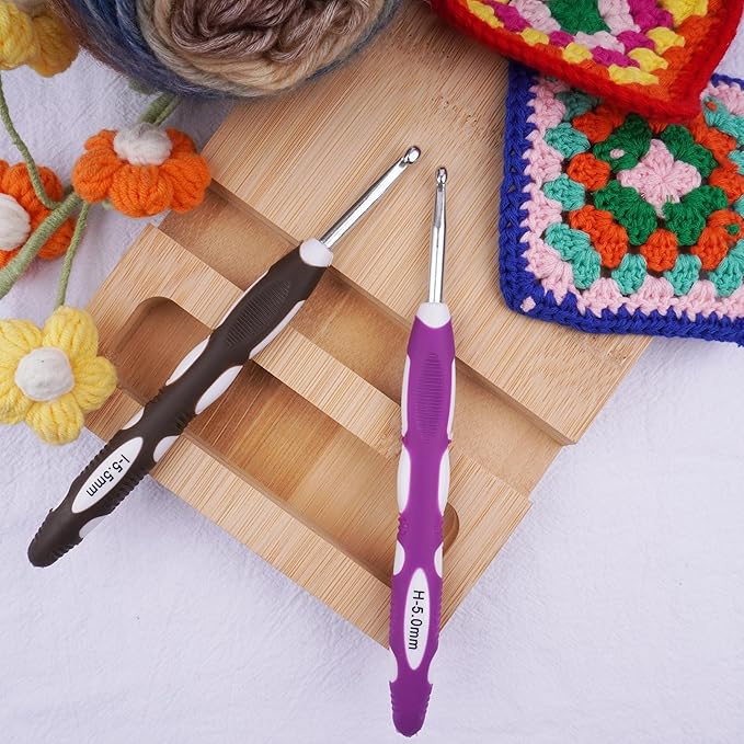 5mm 5.5mm Crochet Hook, Smooth Metal Head and Soft Rubber Grip Extra Long Ergonomic Crochet Hooks for Arthritic Hands, Beginners and Crochet Enthusiast
