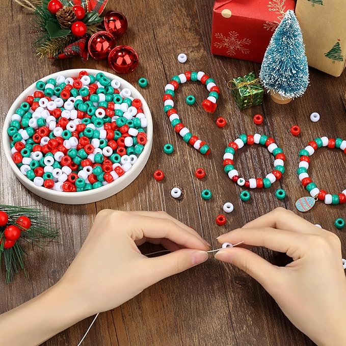 1000 Pcs Christmas Pony Beads Plastic Bead for Bracelets Christmas Beads for Jewelry Making Red Green White Pony Bead for Crafts Suitable for Ages 14 and Above