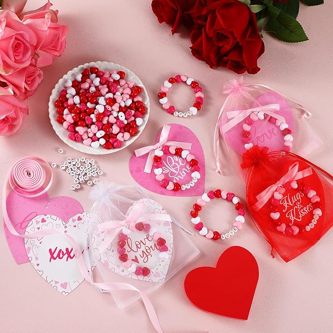 Kigeli 24 Set Valentine's Day Bead Wristband Craft Kit, Valentine Bracelet Crafts, DIY Heart Bracelet Making Kit, Exchange Romantic Art Craft Gifts, Valentines Decor for Party Favor Activity