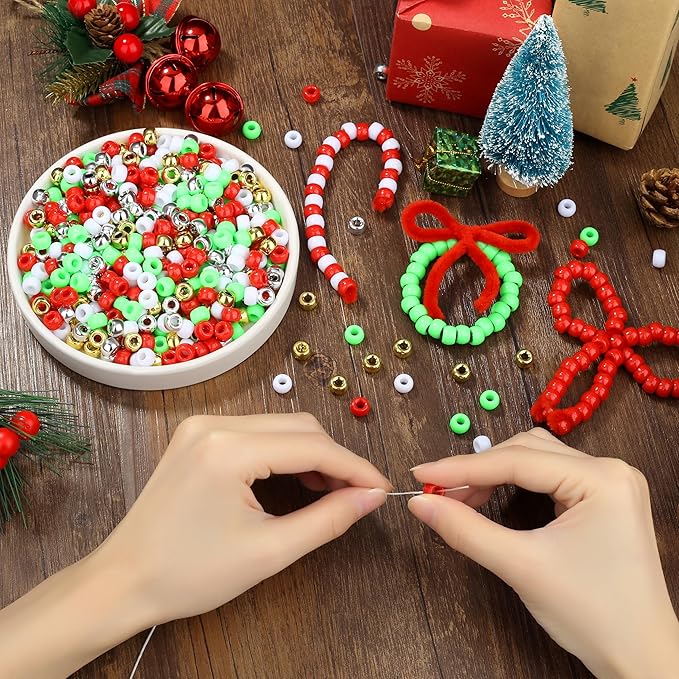 1000 Pcs Christmas Pony Beads Plastic Bead for Bracelets Christmas Beads for Jewelry Making Red Green White Gold Silver Pony Bead for Crafts Suit for 14 Years of Age and Older