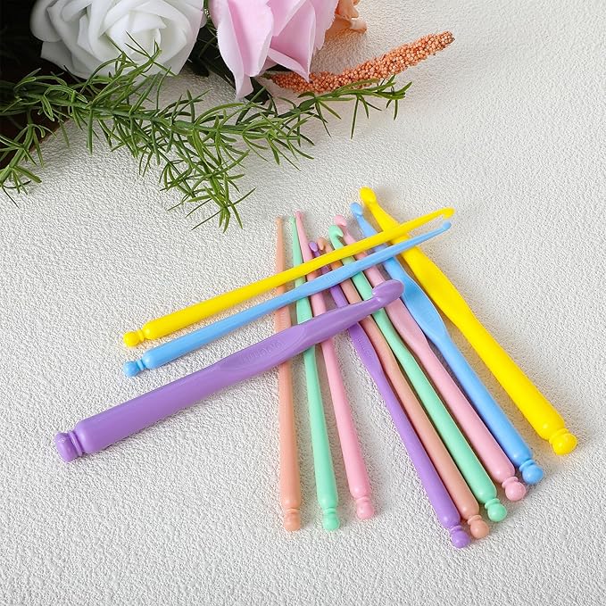 24pcs Plastic Crochet Hooks Set 2.0mm - 10.0mm Ergonomic Crochet Hooks for Arthritic Hands Extra Long Colorful Yarn Crochet Needle DIY Yarn Weaving Tool for Beginner Crocheter Scarf Hat Glove Knitting