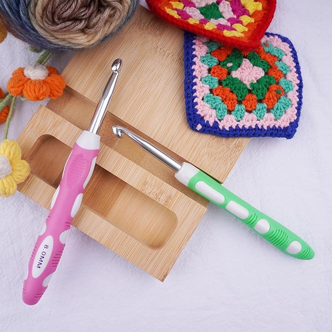 7mm 8mm Crochet Hook, Smooth Metal Head and Soft Rubber Grip Extra Long Ergonomic Crochet Hooks for Arthritic Hands, Beginners and Crochet Enthusiast