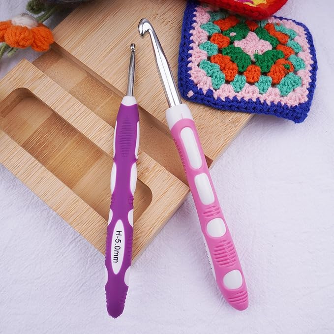 5mm 8mm Crochet Hook, Smooth Metal Head and Soft Rubber Grip Extra Long Ergonomic Crochet Hooks for Arthritic Hands, Beginners and Crochet Enthusiast